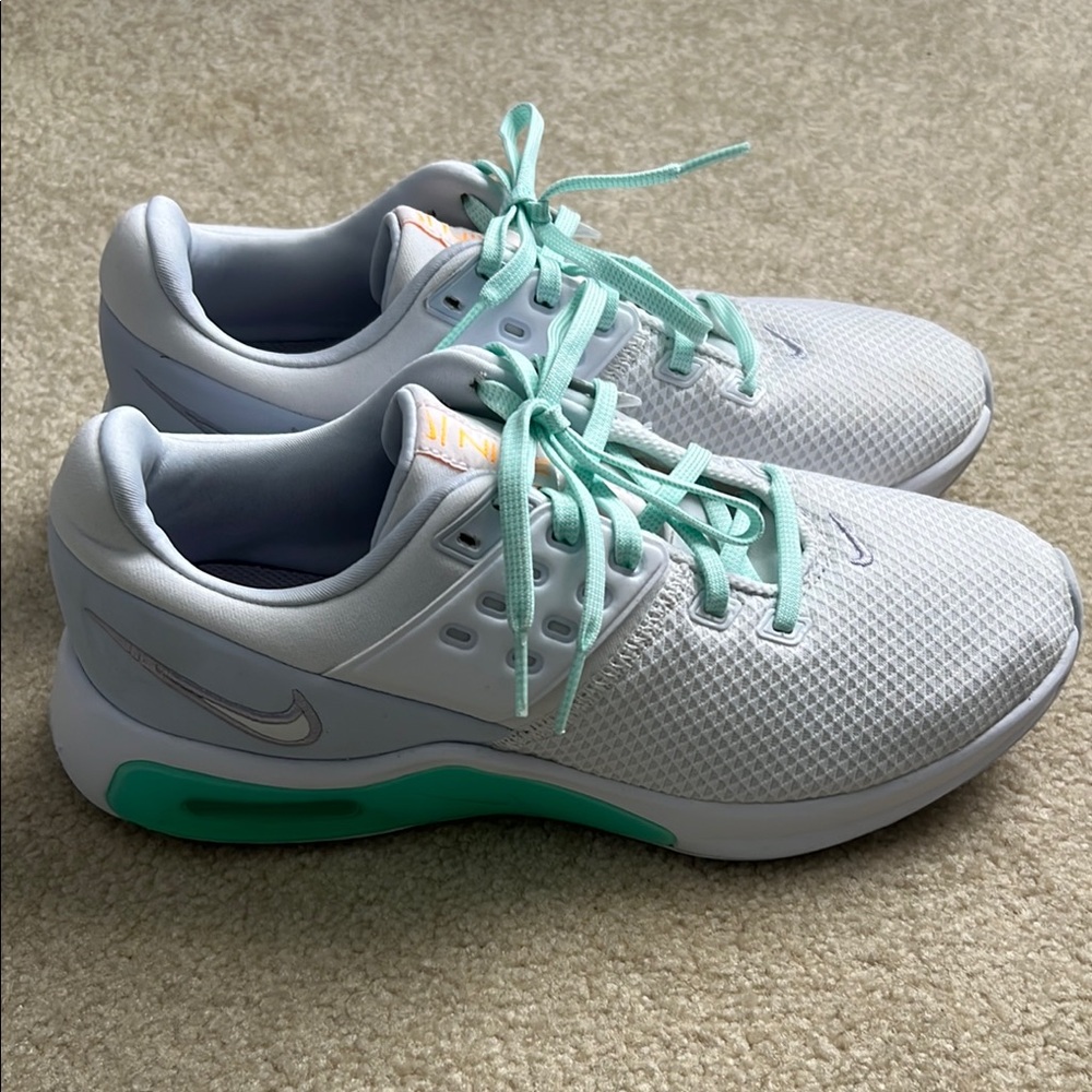Nike Women's Air Max Bella TR-4
